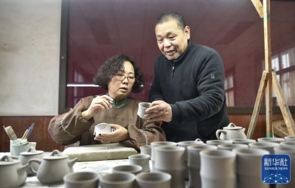 非遺傳承夫妻檔緣定汝瓷伉儷情